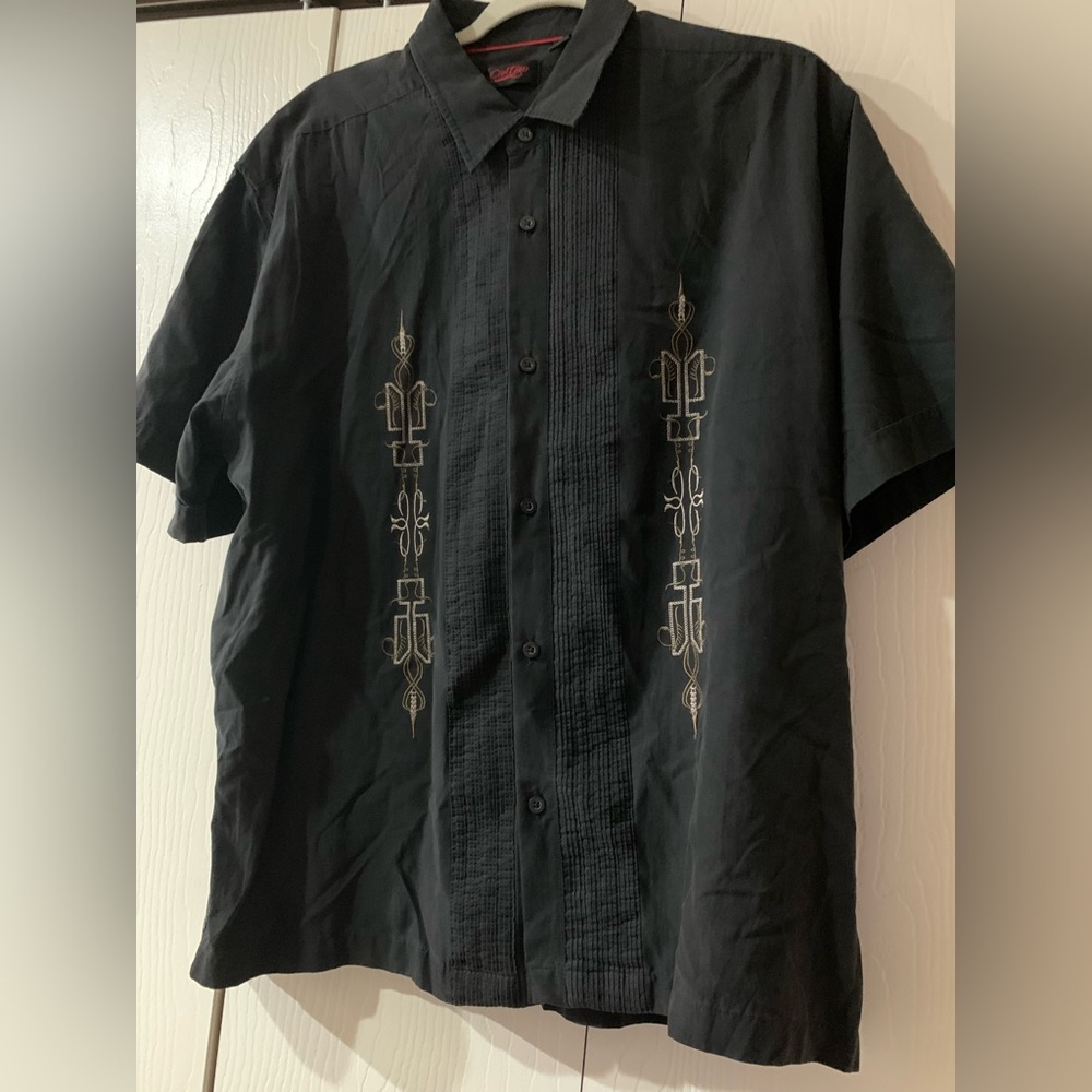Men's Black Short-Sleeve Embroidered Button-Down Shirt